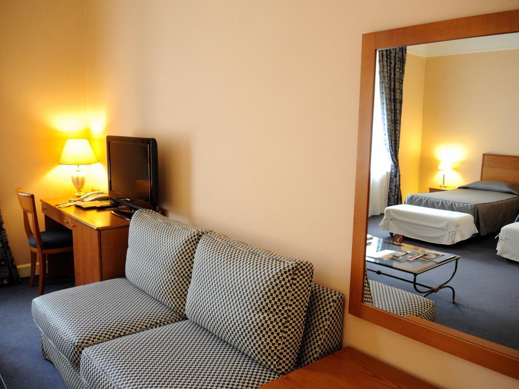 Grand Hotel Ukraine Dnipro Esterno foto