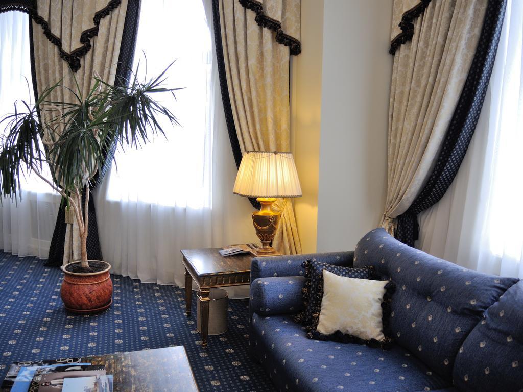 Grand Hotel Ukraine Dnipro Esterno foto