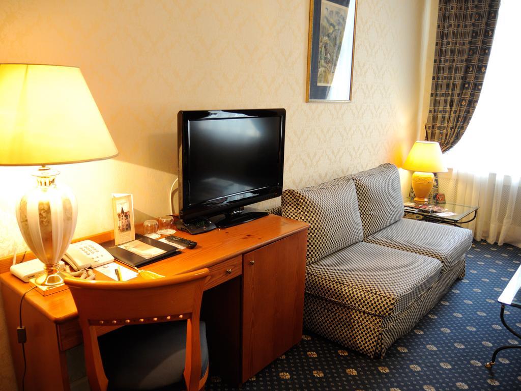 Grand Hotel Ukraine Dnipro Esterno foto