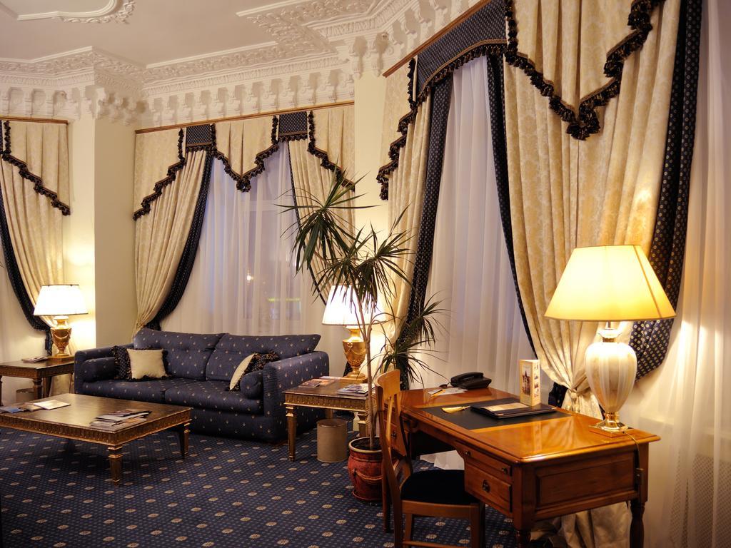 Grand Hotel Ukraine Dnipro Esterno foto