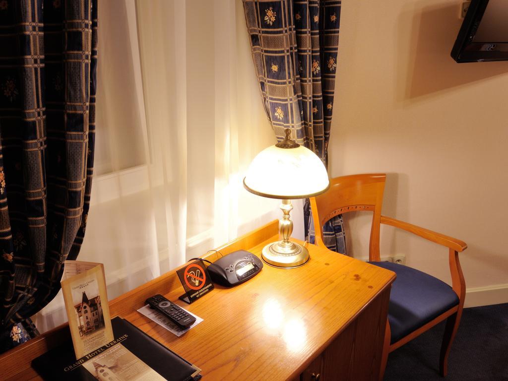 Grand Hotel Ukraine Dnipro Esterno foto