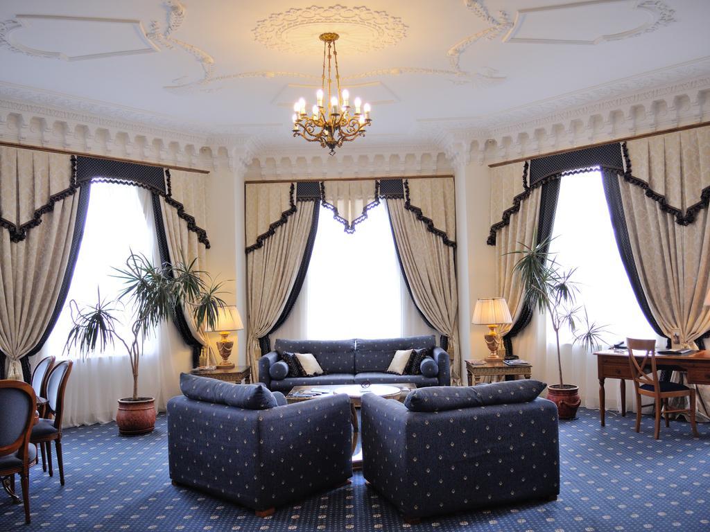 Grand Hotel Ukraine Dnipro Esterno foto