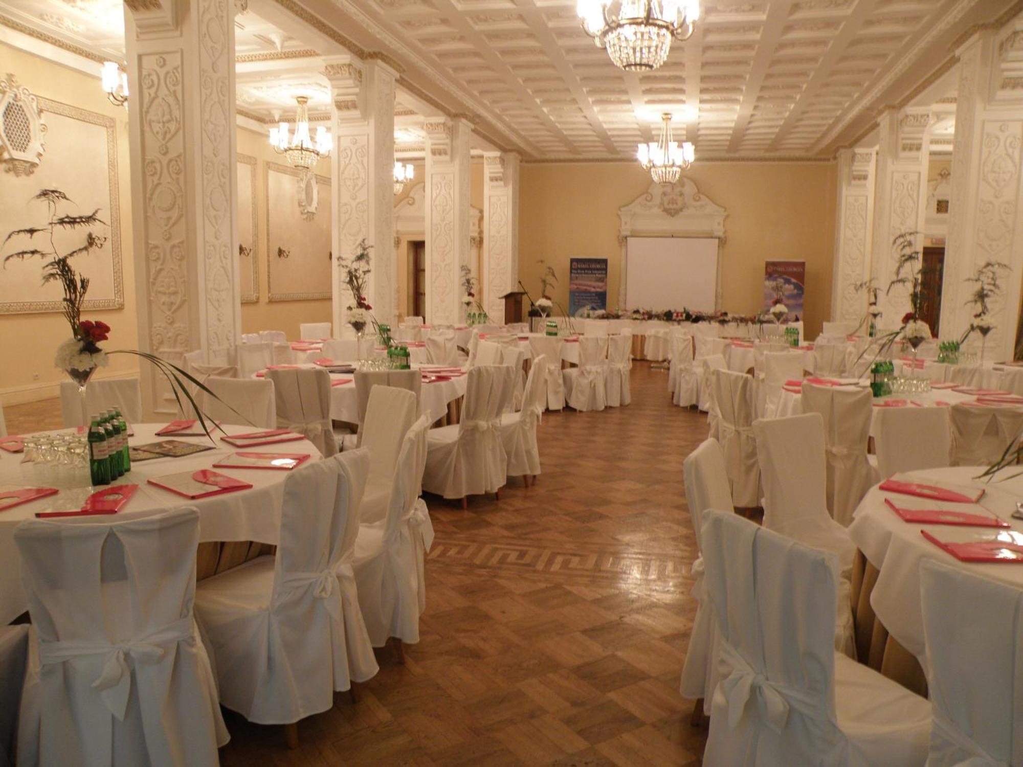 Grand Hotel Ukraine Dnipro Esterno foto