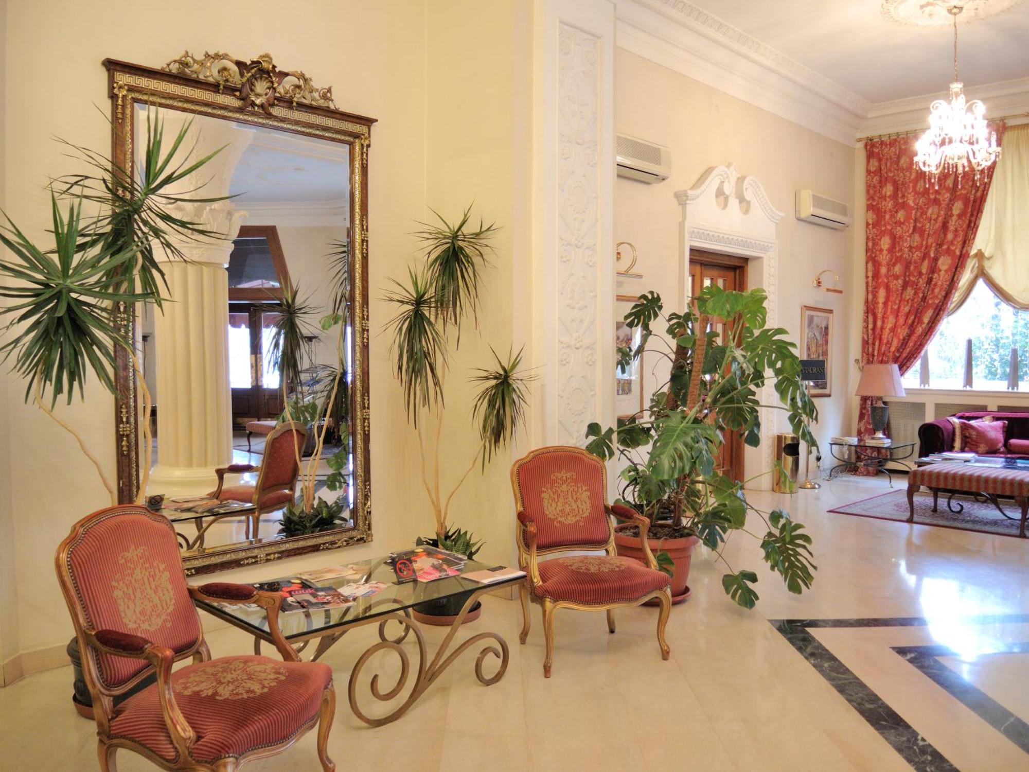 Grand Hotel Ukraine Dnipro Esterno foto