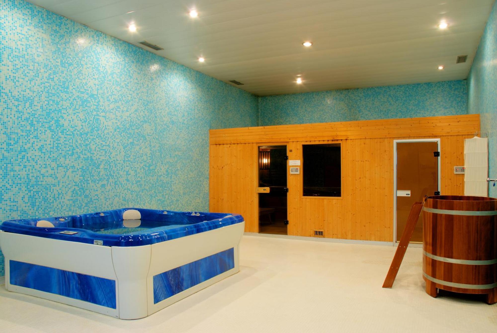 Grand Hotel Ukraine Dnipro Esterno foto