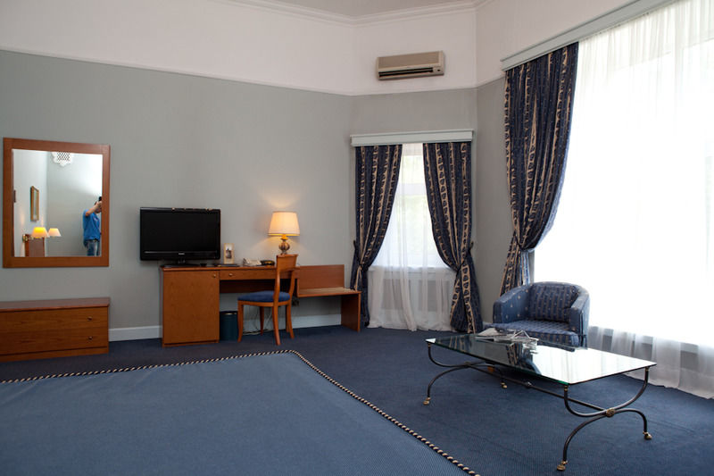 Grand Hotel Ukraine Dnipro Esterno foto