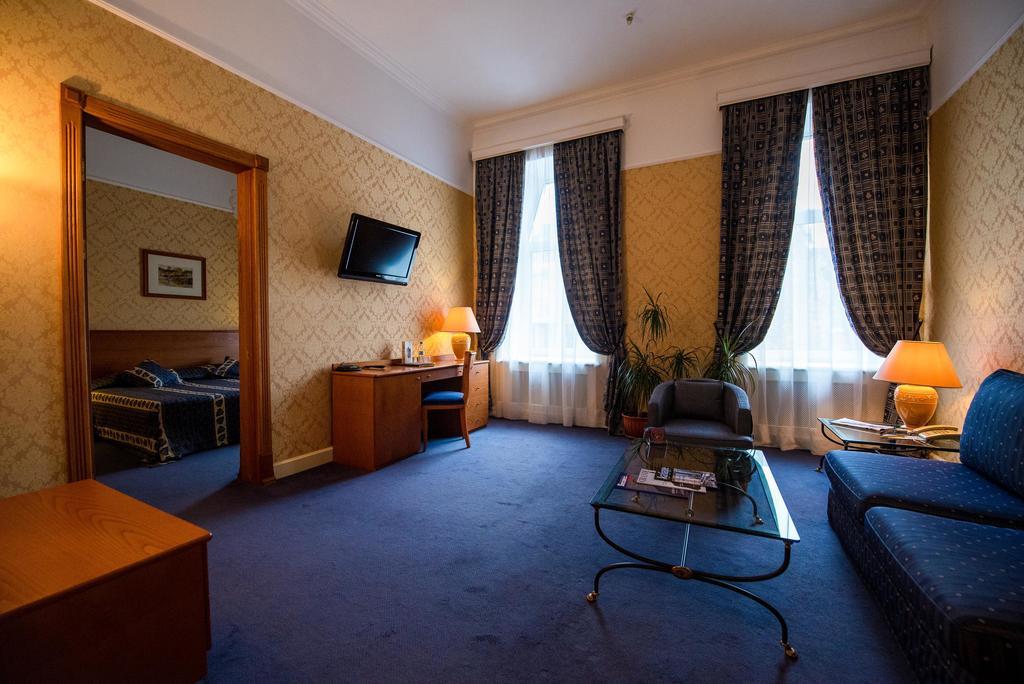 Grand Hotel Ukraine Dnipro Esterno foto