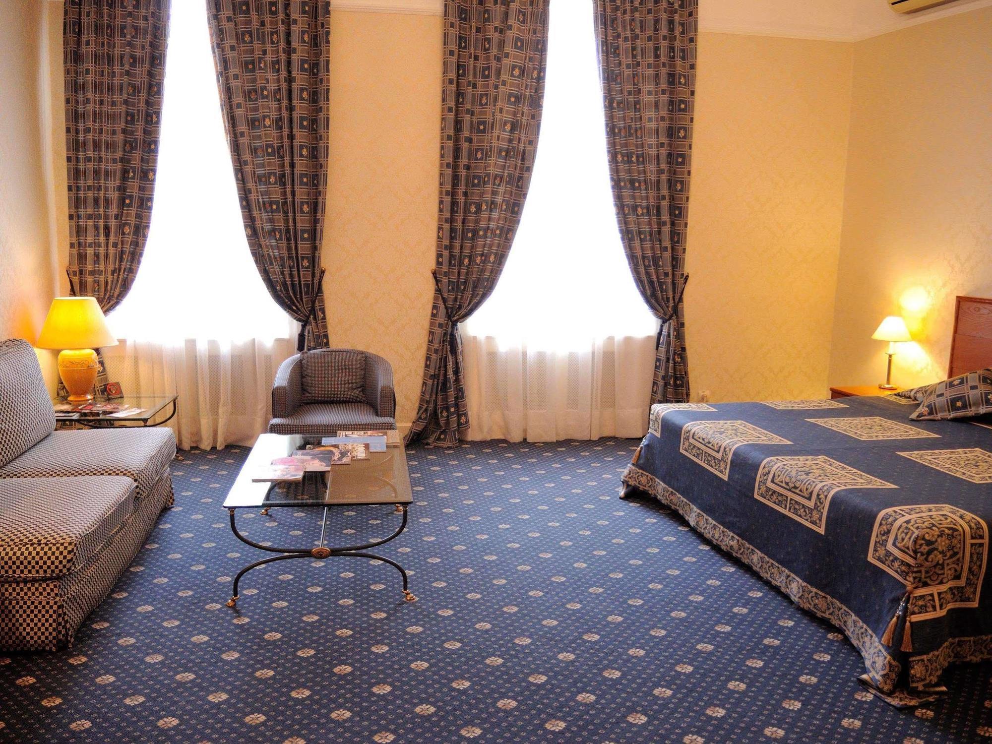 Grand Hotel Ukraine Dnipro Esterno foto