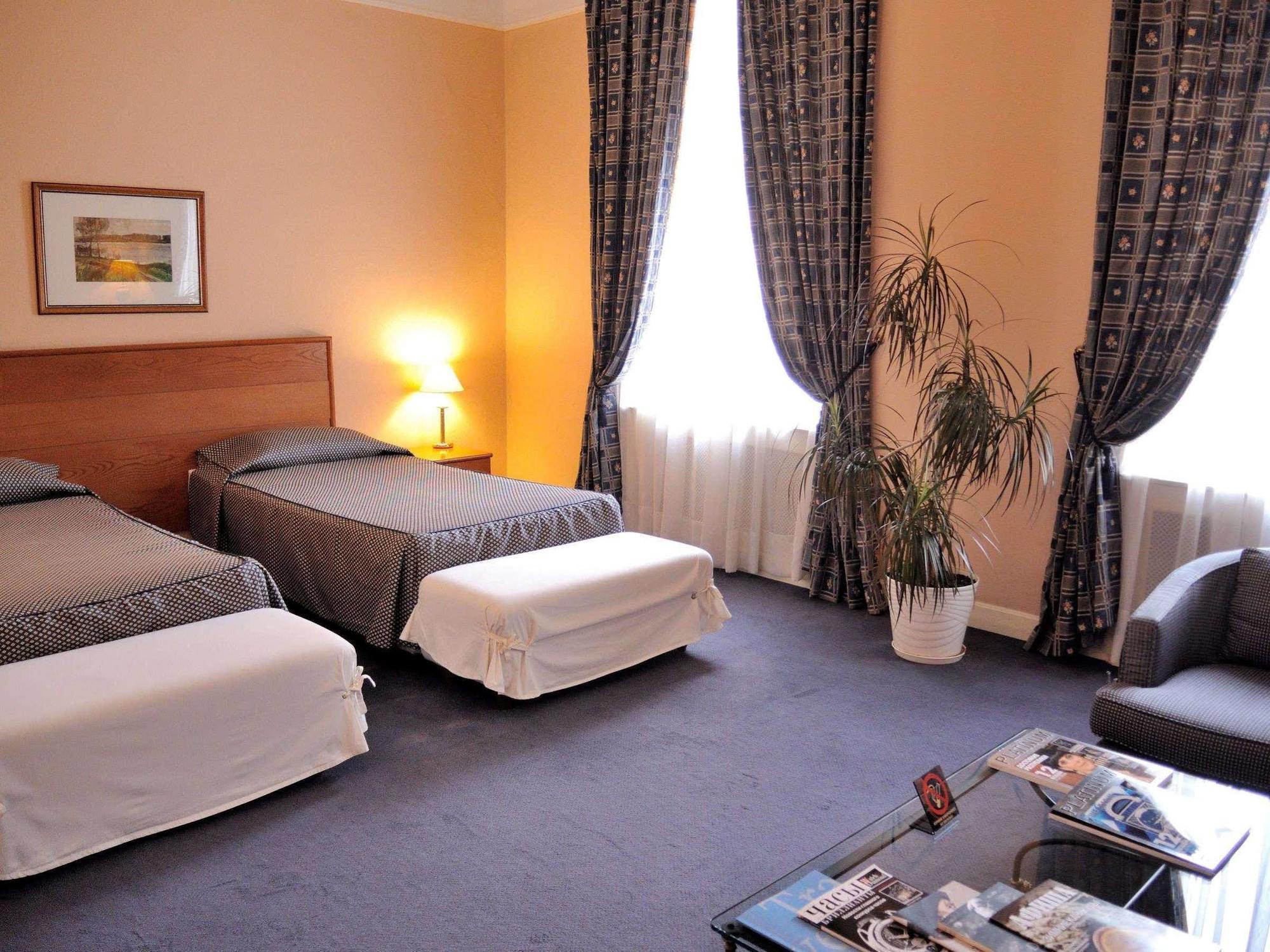 Grand Hotel Ukraine Dnipro Esterno foto