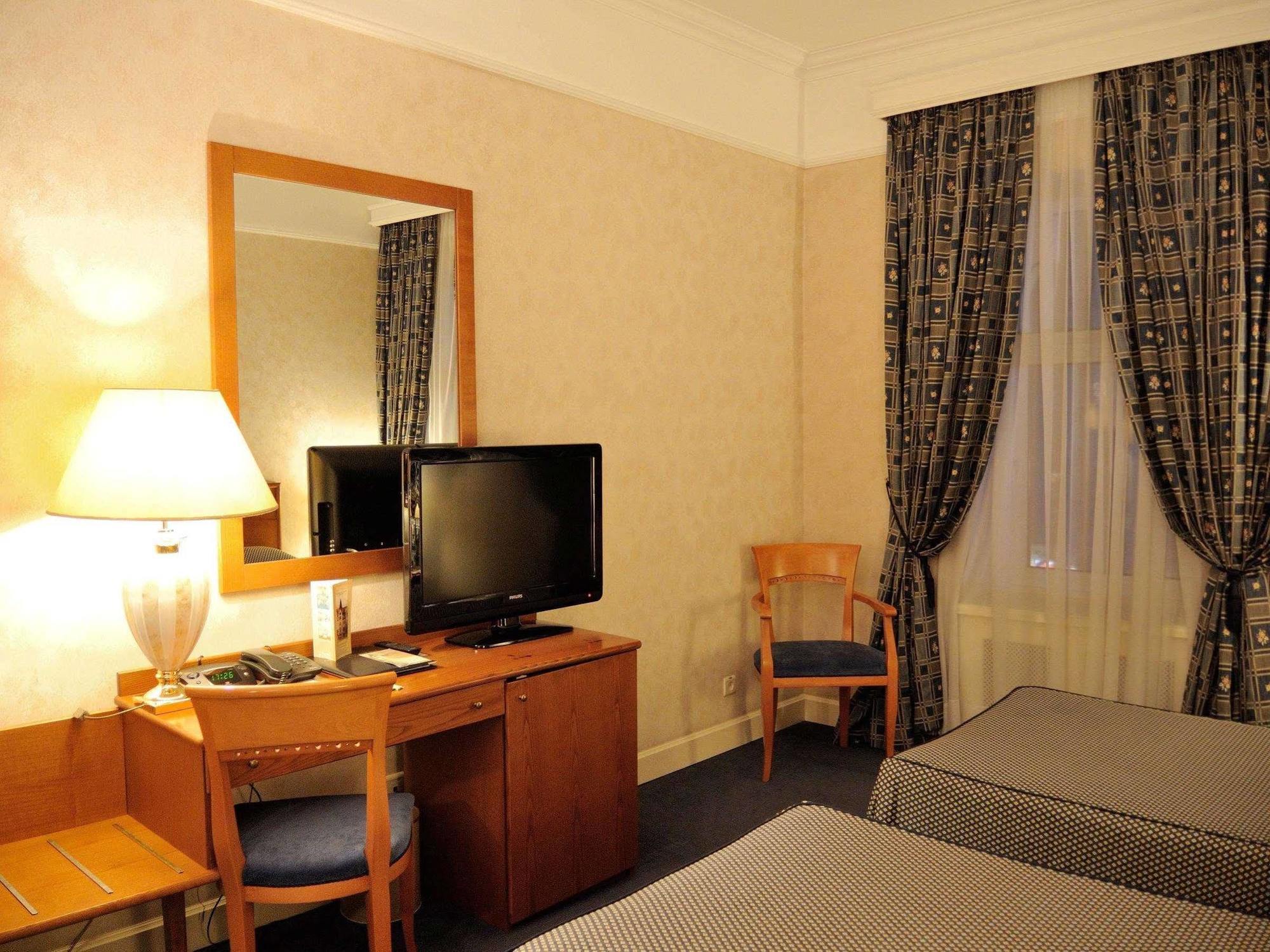 Grand Hotel Ukraine Dnipro Esterno foto